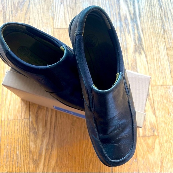 Rockport Black Leather Flats Sleek Minimalist Design - Picture 4 of 10